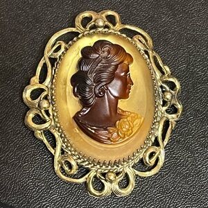 Vintage Root Beer Cameo Brooch